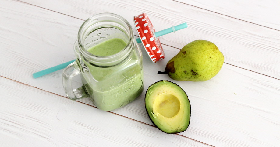 Smoothie aux poires avec huile de noix de macadamia