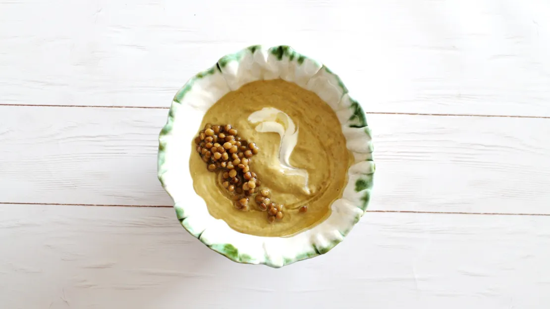 Velouté aux lentilles avec vinaigre de bière, huile d'arachide