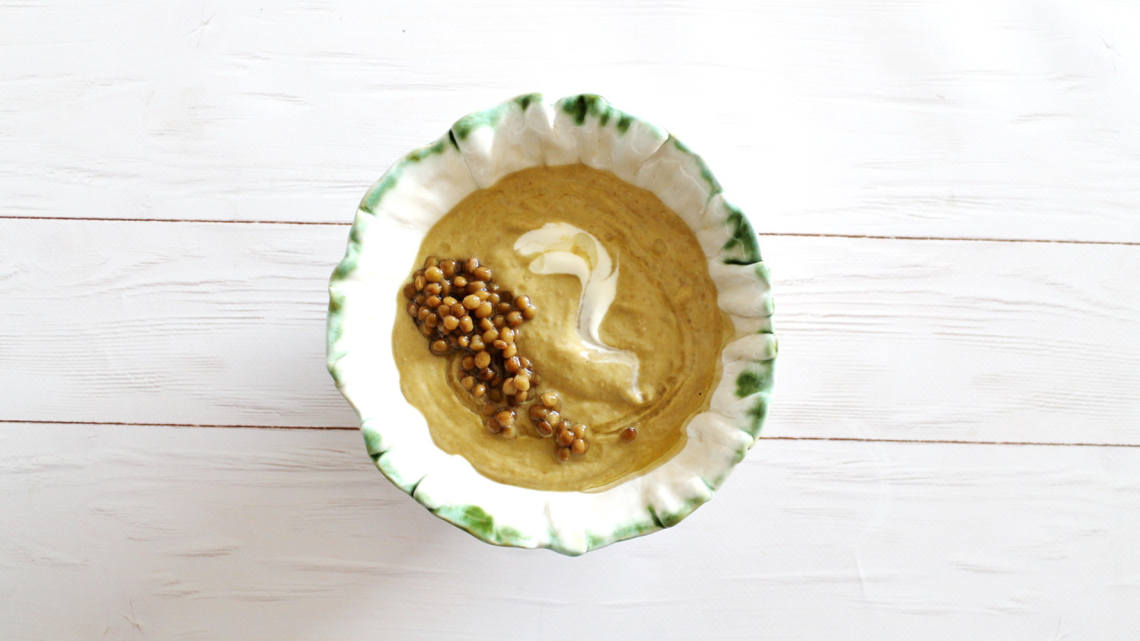Velouté aux lentilles avec vinaigre de bière, huile d'arachide