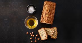 Pain au séré et aux noisettes